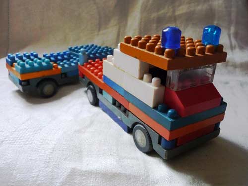 Машинки, собранные из кирпичиков Лего производства ГДР
